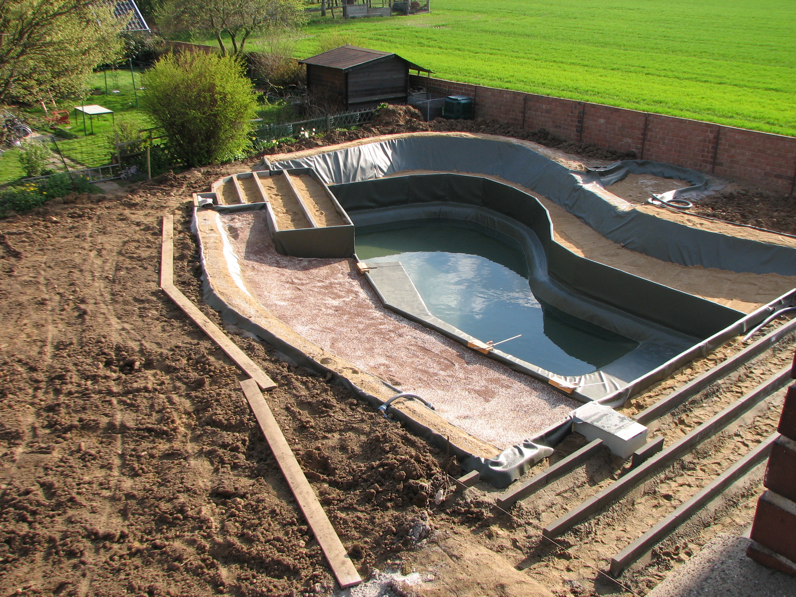 Fotos der Arbeiten am Schwimmteich der Familie Schweda in Hoheneggelsen